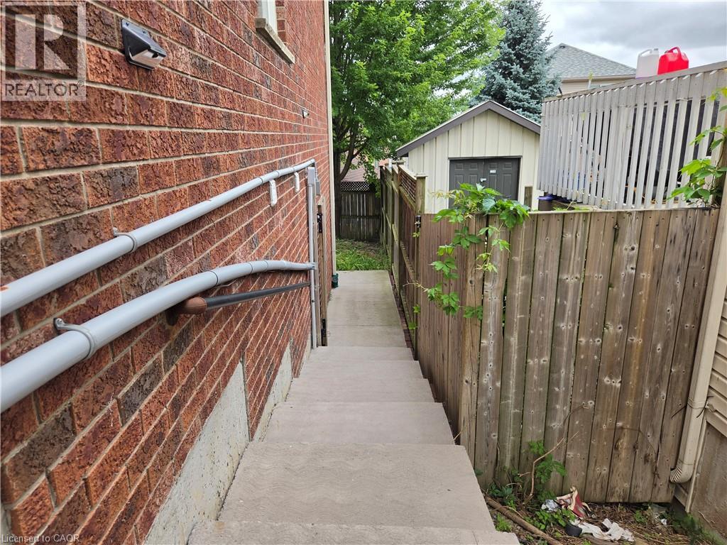 709 Windflower Crescent Property Photo 5