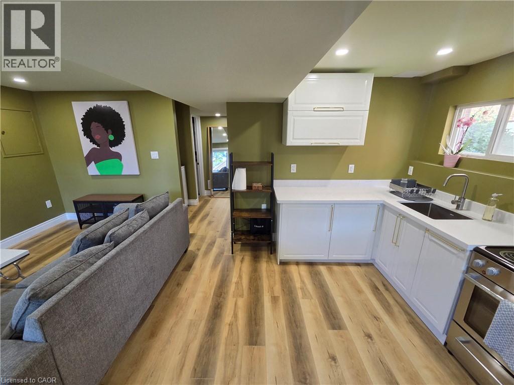 709 Windflower Crescent Property Photo 10
