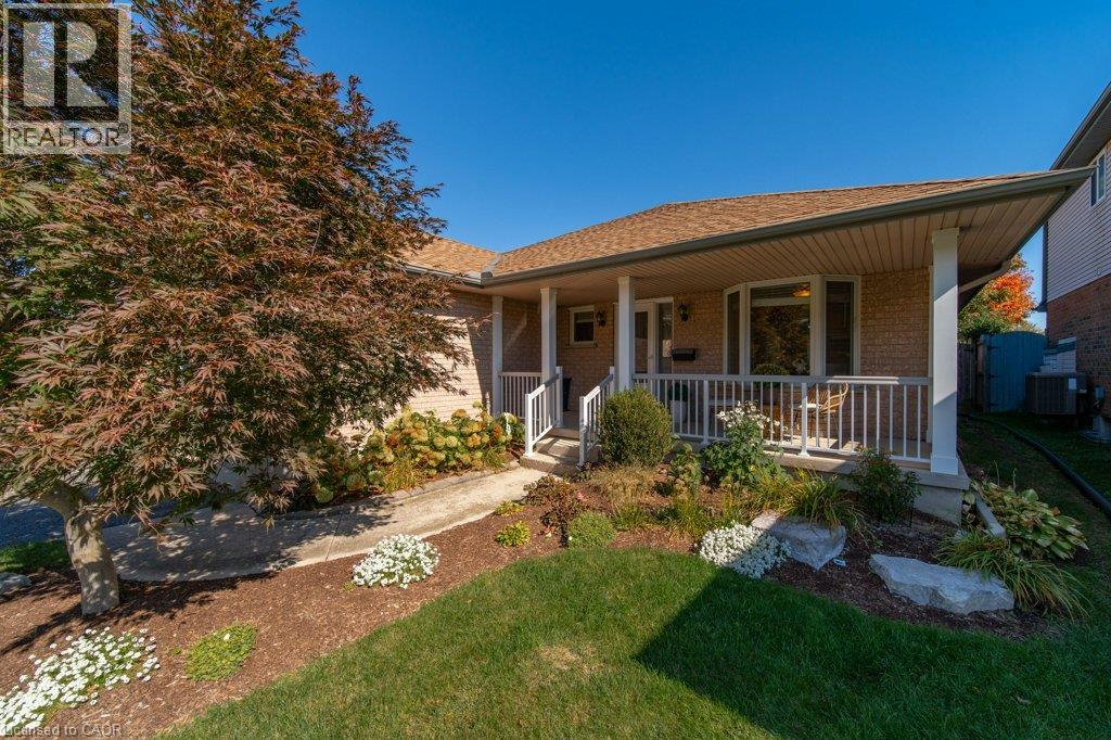 587 Sandbanks Crescent Property Photo 1