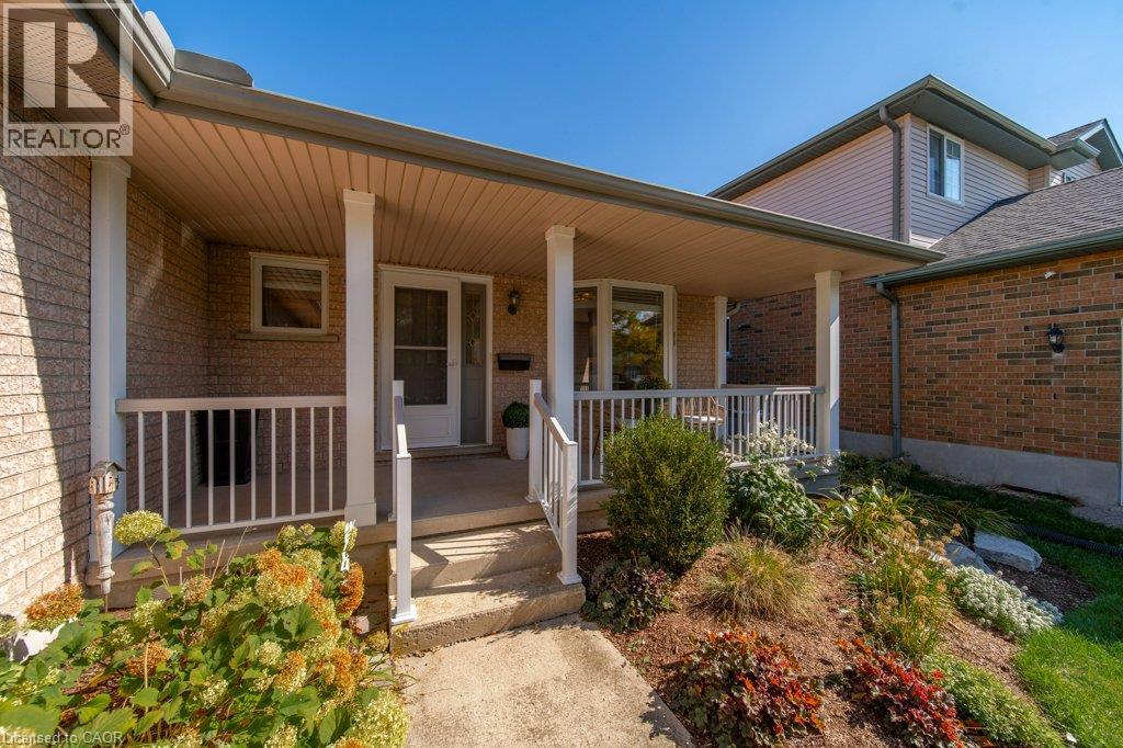 587 Sandbanks Crescent Property Photo 3