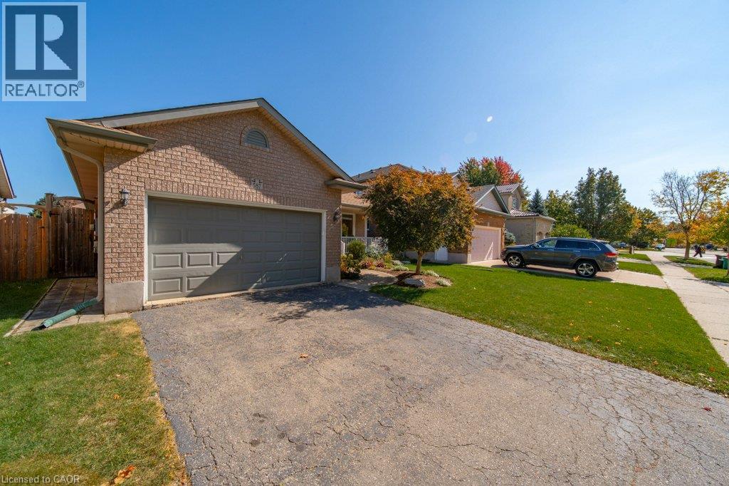 587 Sandbanks Crescent Property Photo 4