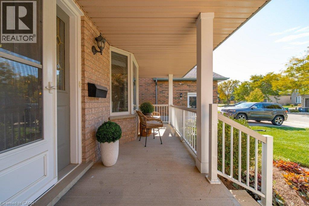 587 Sandbanks Crescent Property Photo 5