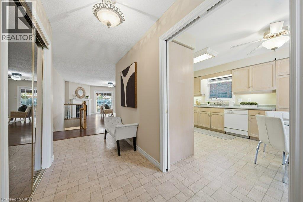 587 Sandbanks Crescent Property Photo 9