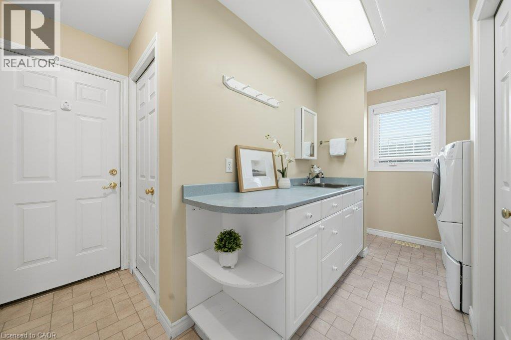 587 Sandbanks Crescent Property Photo 19