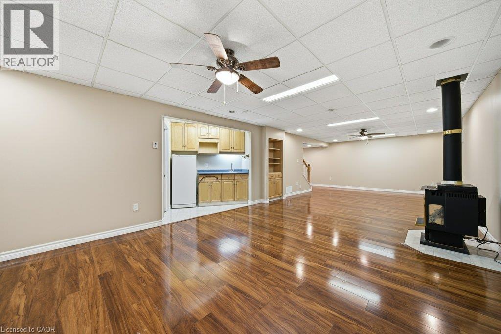 587 Sandbanks Crescent Property Photo 28