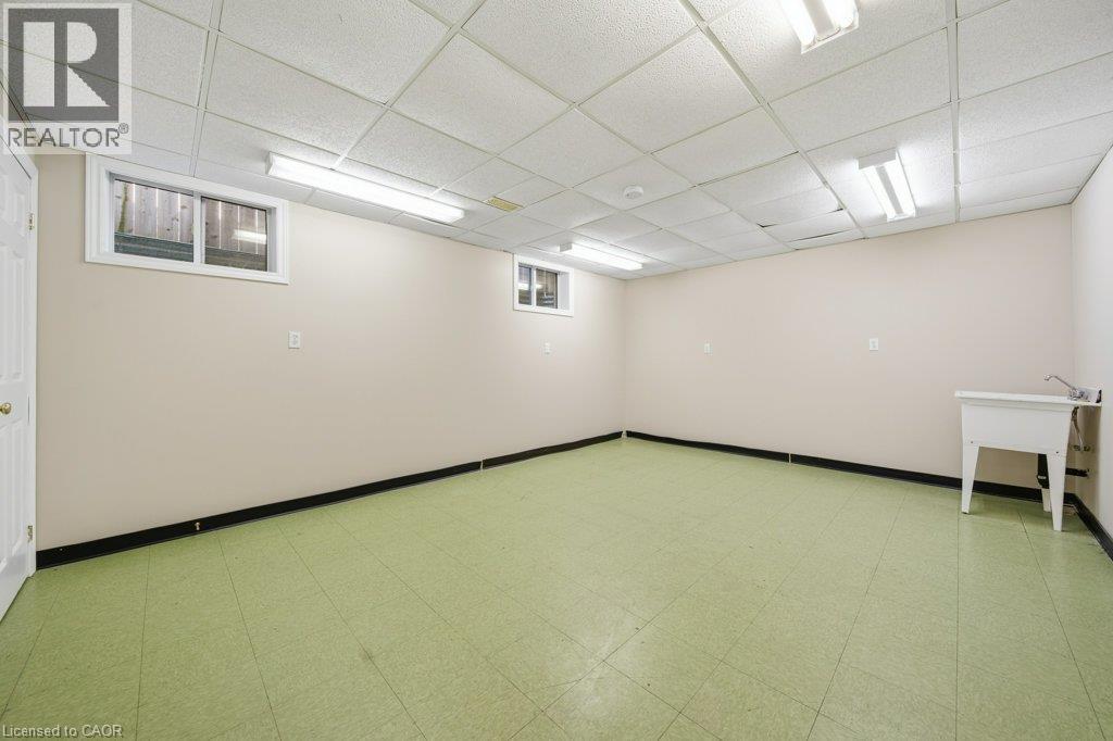 587 Sandbanks Crescent Property Photo 31