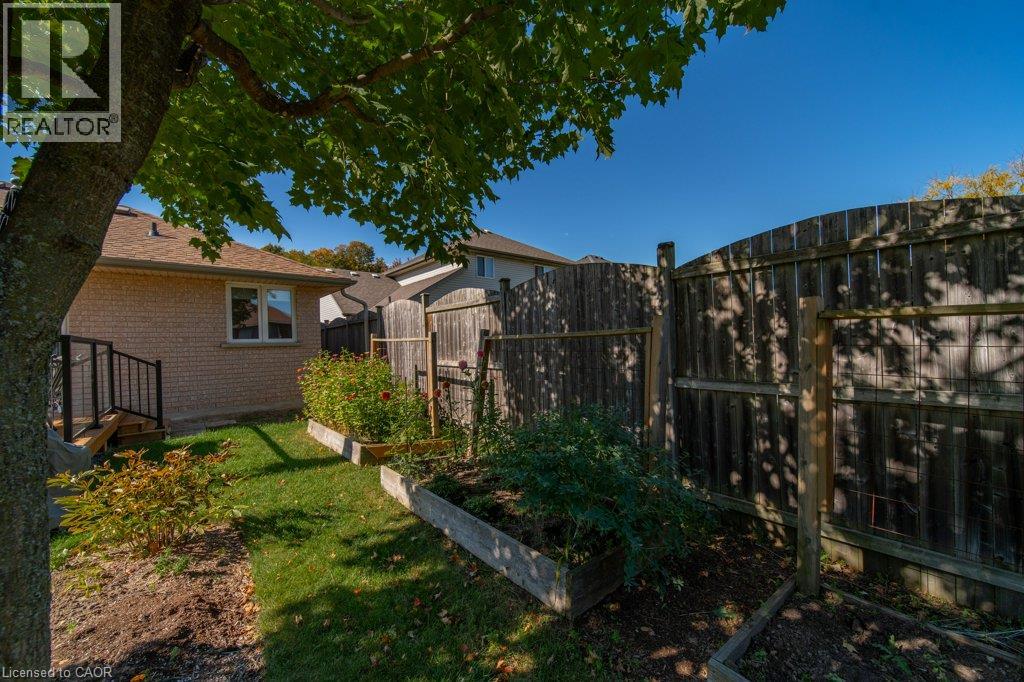587 Sandbanks Crescent Property Photo 42