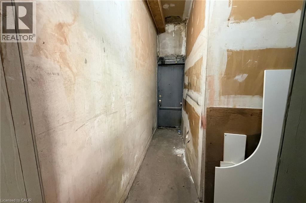 319 King Street E Property Photo 9