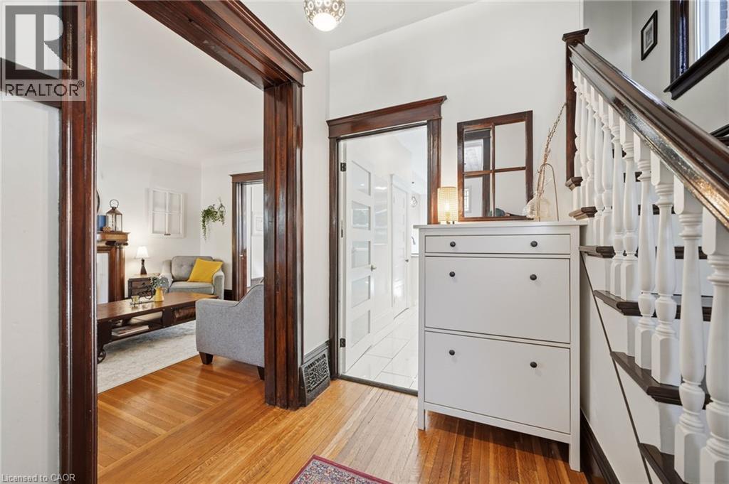35 Fairleigh Avenue S Property Photo 4