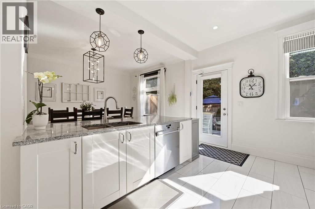 35 Fairleigh Avenue S Property Photo 6