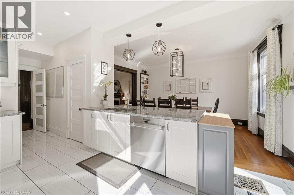 35 Fairleigh Avenue S Property Photo 7