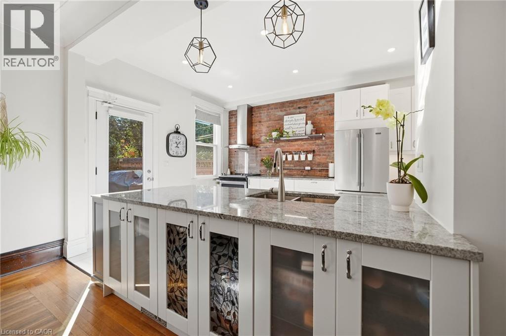 35 Fairleigh Avenue S Property Photo 9