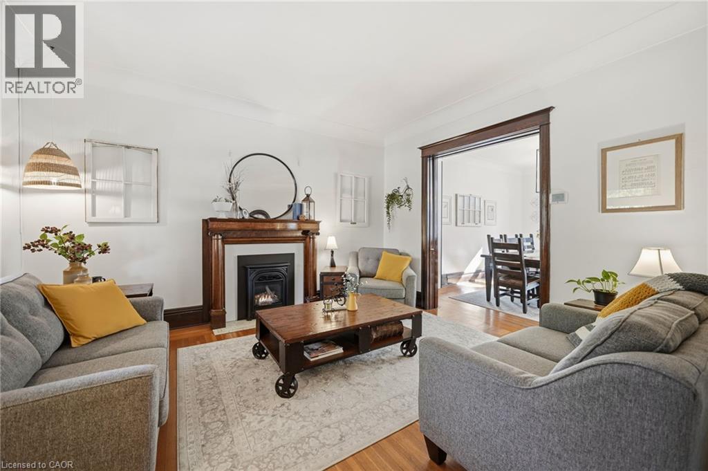 35 Fairleigh Avenue S Property Photo 12