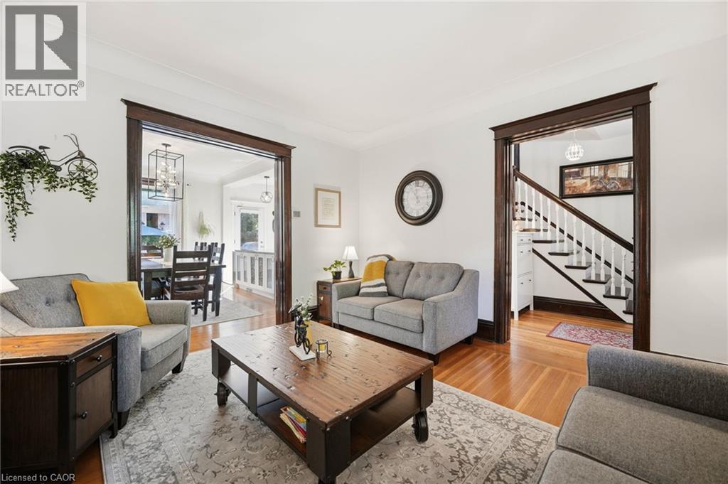 35 Fairleigh Avenue S Property Photo 13