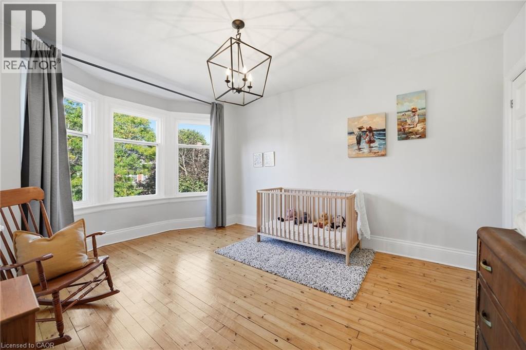 35 Fairleigh Avenue S Property Photo 17