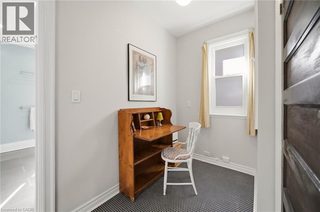 35 Fairleigh Avenue S Property Photo 21
