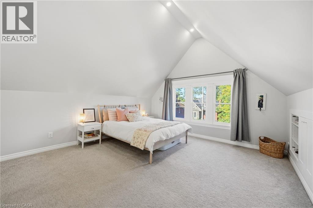 35 Fairleigh Avenue S Property Photo 22