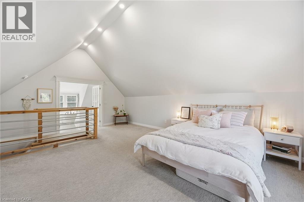 35 Fairleigh Avenue S Property Photo 23