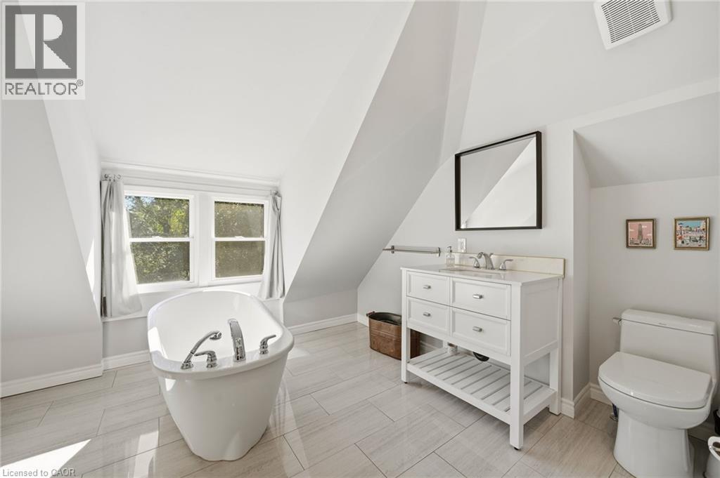 35 Fairleigh Avenue S Property Photo 24