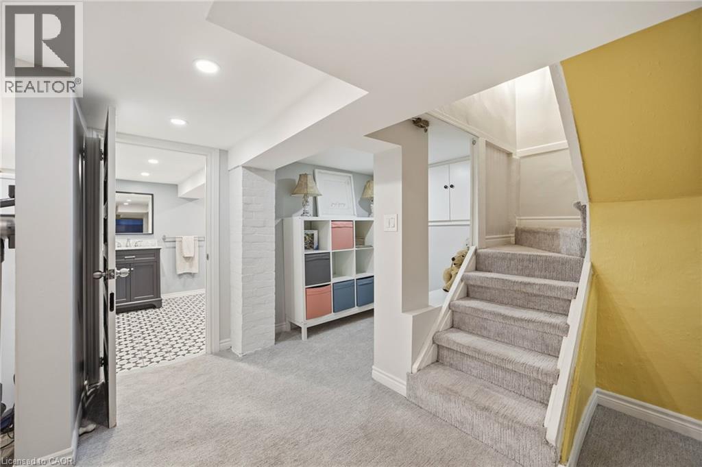 35 Fairleigh Avenue S Property Photo 25