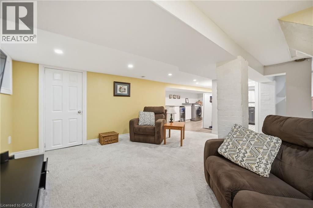 35 Fairleigh Avenue S Property Photo 26
