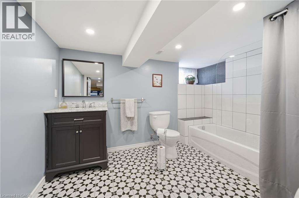 35 Fairleigh Avenue S Property Photo 28