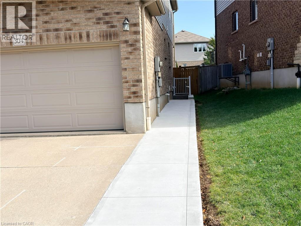 304 Westpark Crescent Property Photo 2