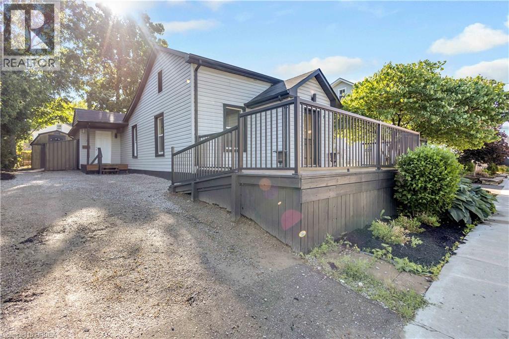 71 Kent Street N Property Photo 2