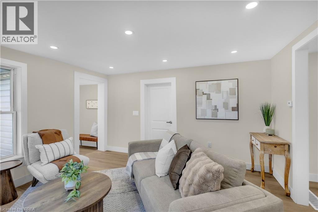 71 Kent Street N Property Photo 7