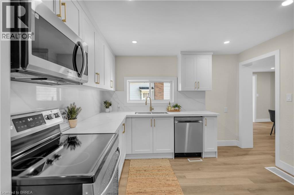 71 Kent Street N Property Photo 15