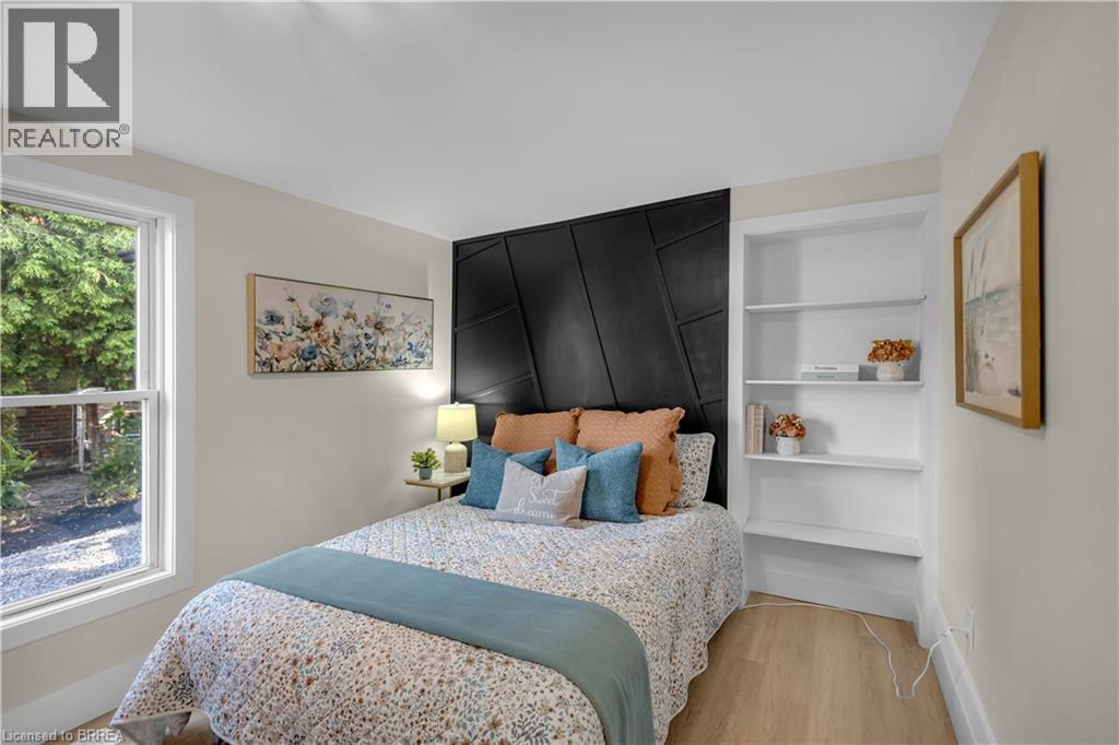 71 Kent Street N Property Photo 16