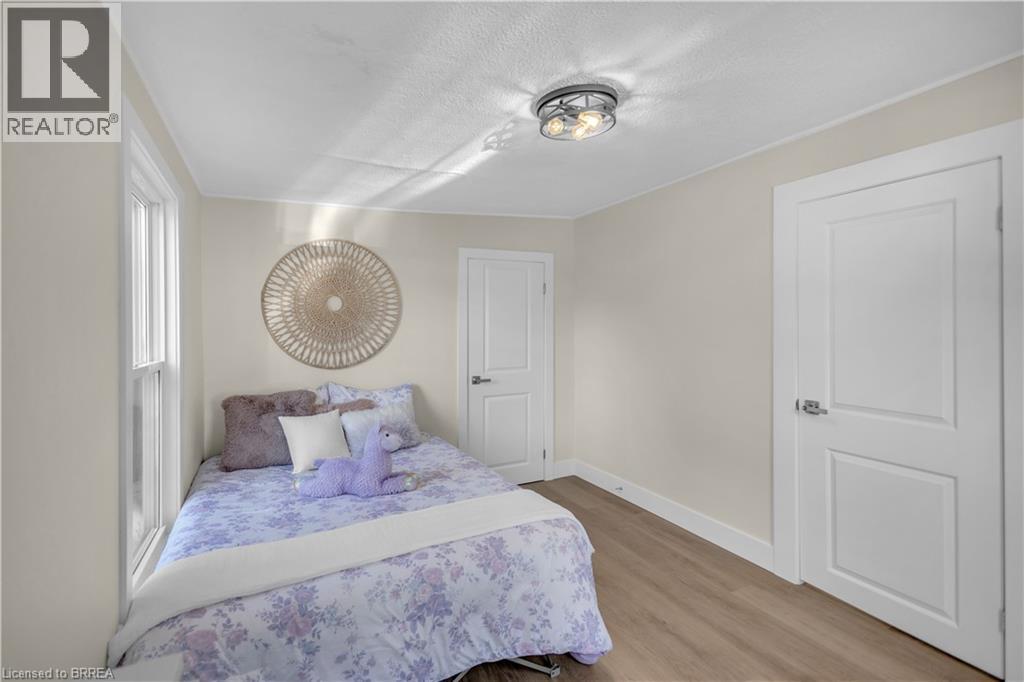 71 Kent Street N Property Photo 20