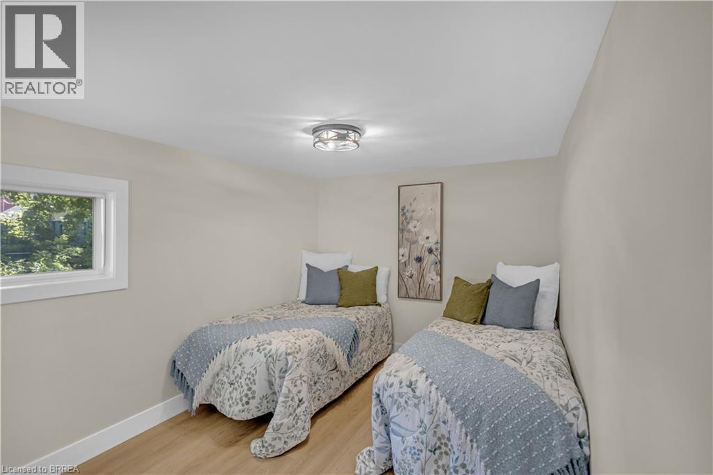 71 Kent Street N Property Photo 22