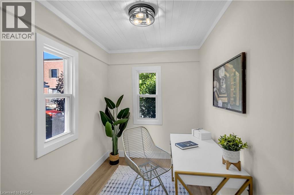 71 Kent Street N Property Photo 24
