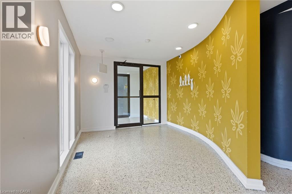 14 Caithness Street E Property Photo 3