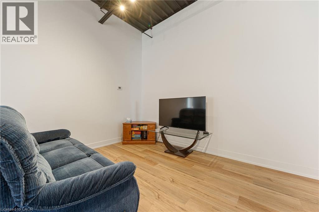 14 Caithness Street E Property Photo 8