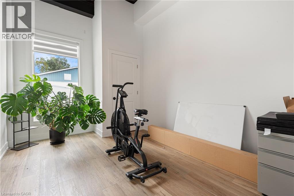 14 Caithness Street E Property Photo 10