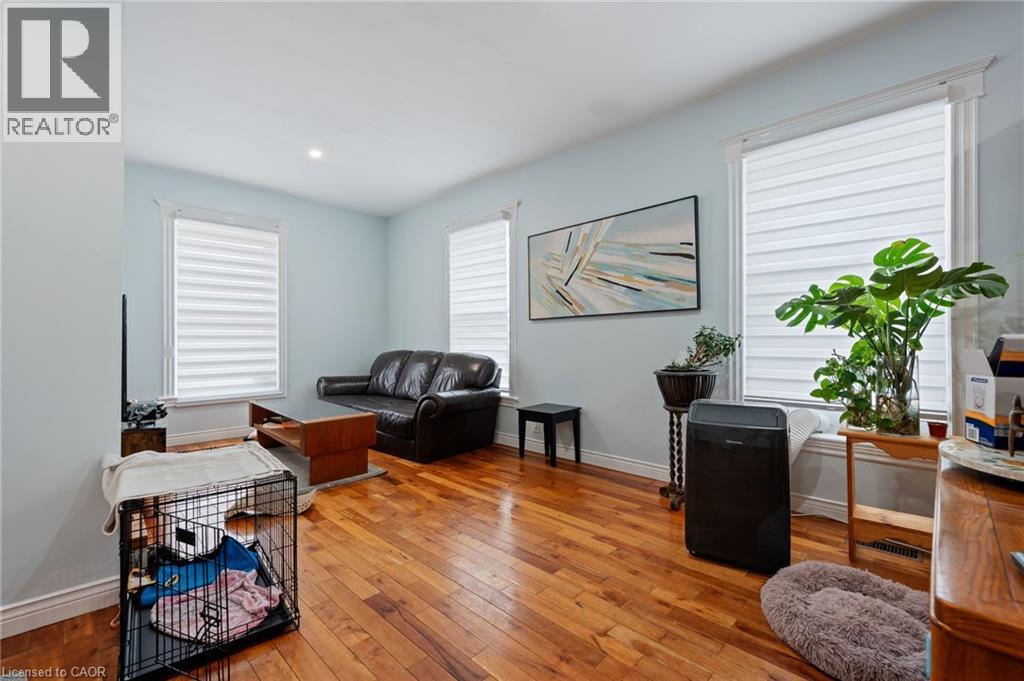 14 Caithness Street E Property Photo 16