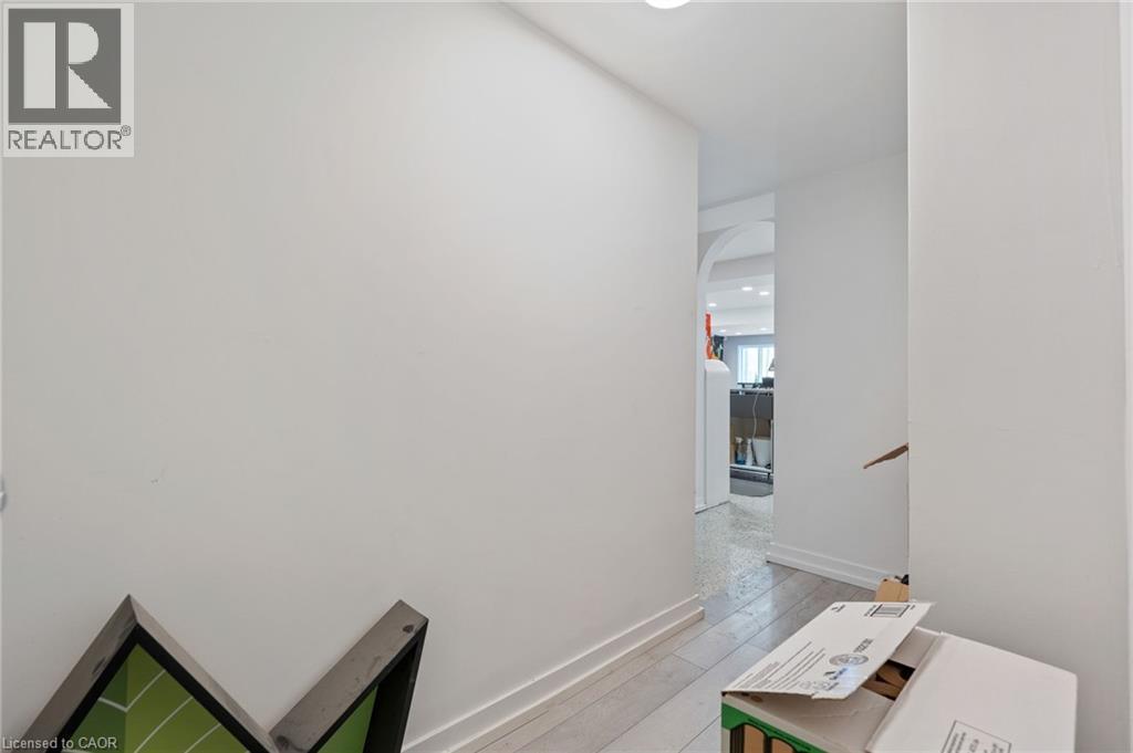 14 Caithness Street E Property Photo 18