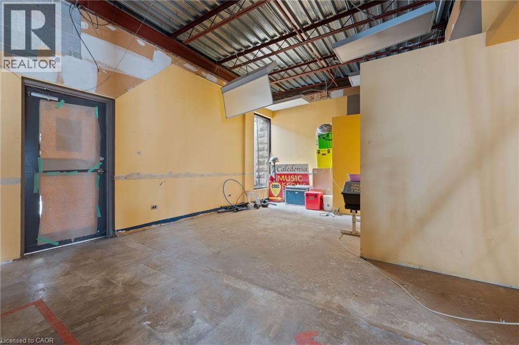 14 Caithness Street E Property Photo 27