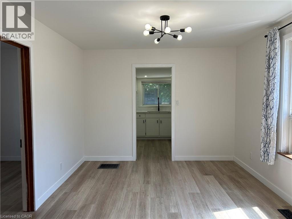 191 Queen Street N Property Photo 11