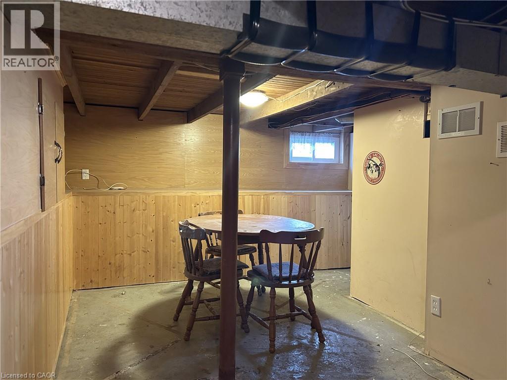 191 Queen Street N Property Photo 28