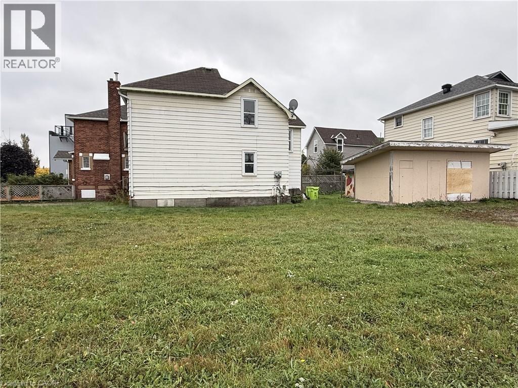 169 Huron Street Property Photo 4