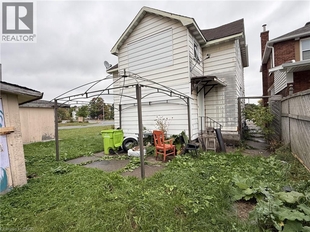 169 Huron Street Property Photo 5