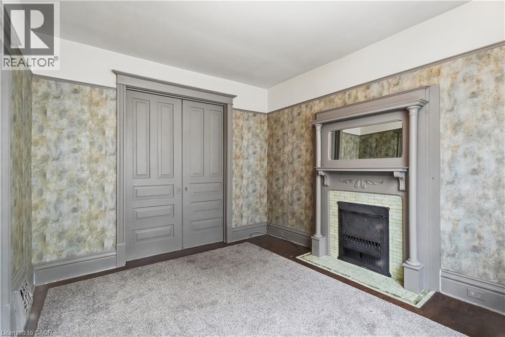 418 Main Street W Property Photo 6