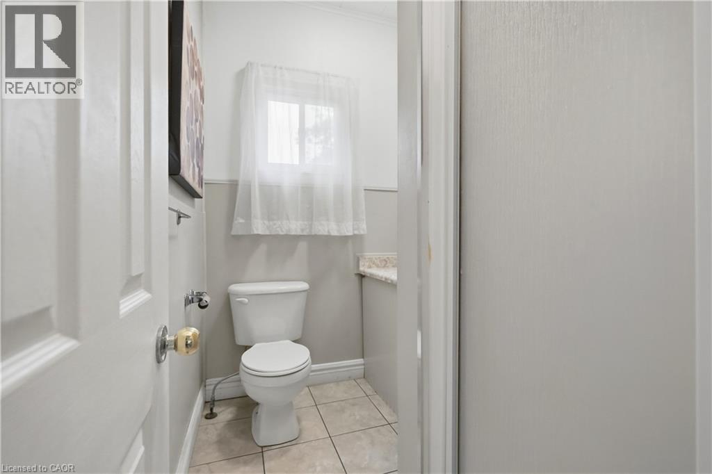 418 Main Street W Property Photo 15