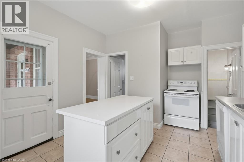 418 Main Street W Property Photo 20