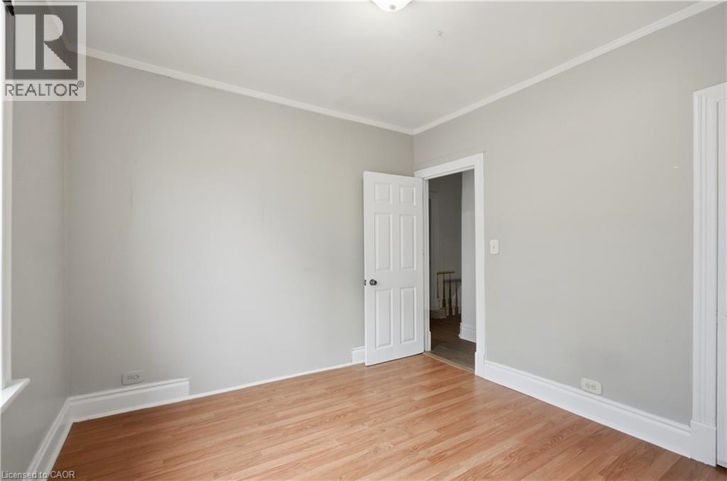418 Main Street W Property Photo 34