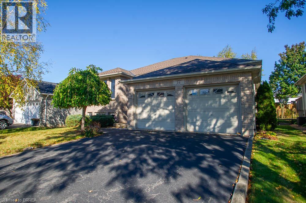 16 Bradbury Crescent Property Photo 2