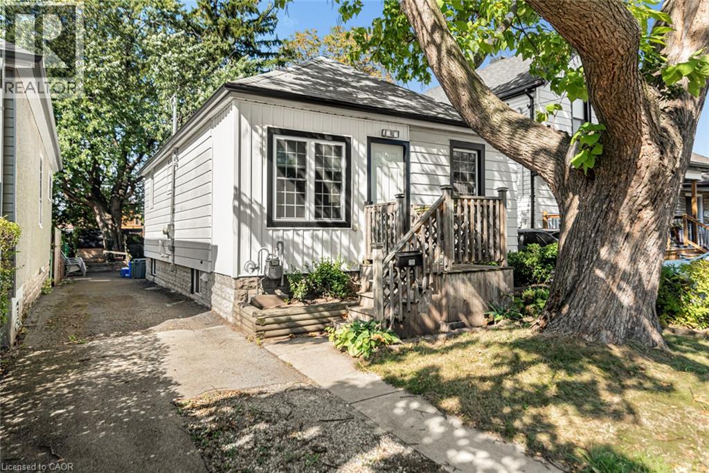 29 Wexford Avenue N Property Photo 5